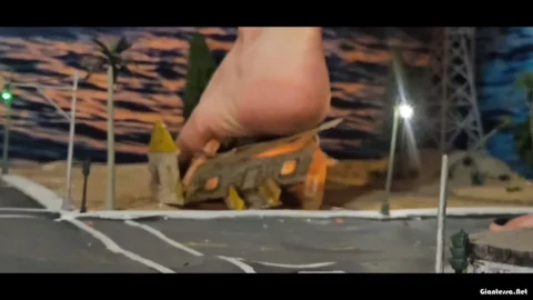 Strength GTS Dioramas – The Attack Of The 515FT Giantess Maroe