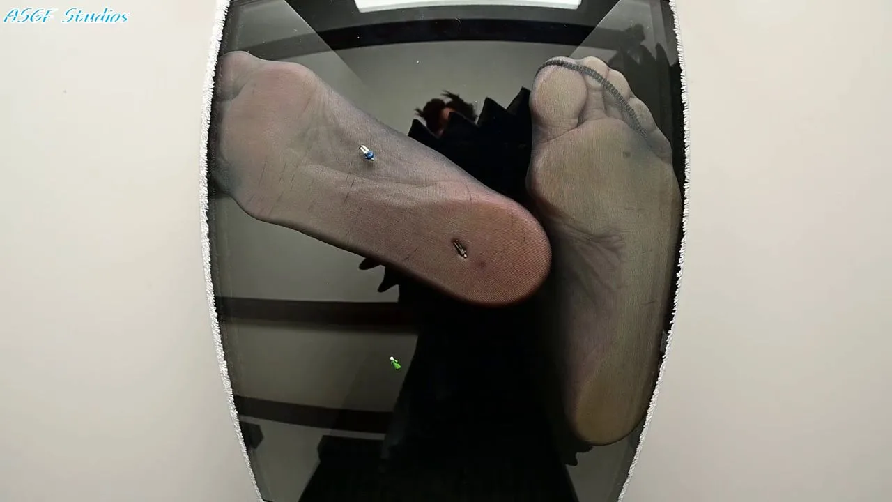 Amateur soles giantess and footjobs – Moody Milf Barefoot Long Soles