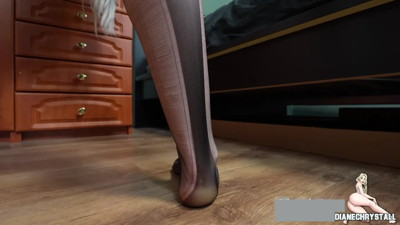 Diane Chrystall – Growing Giantess Feet Full Nylon Outfit