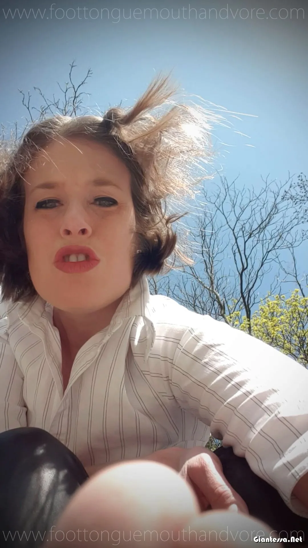Foot Tongue Mouth and Vore – Nora Humiliates Her Tiny Tinder Date With Her Feet