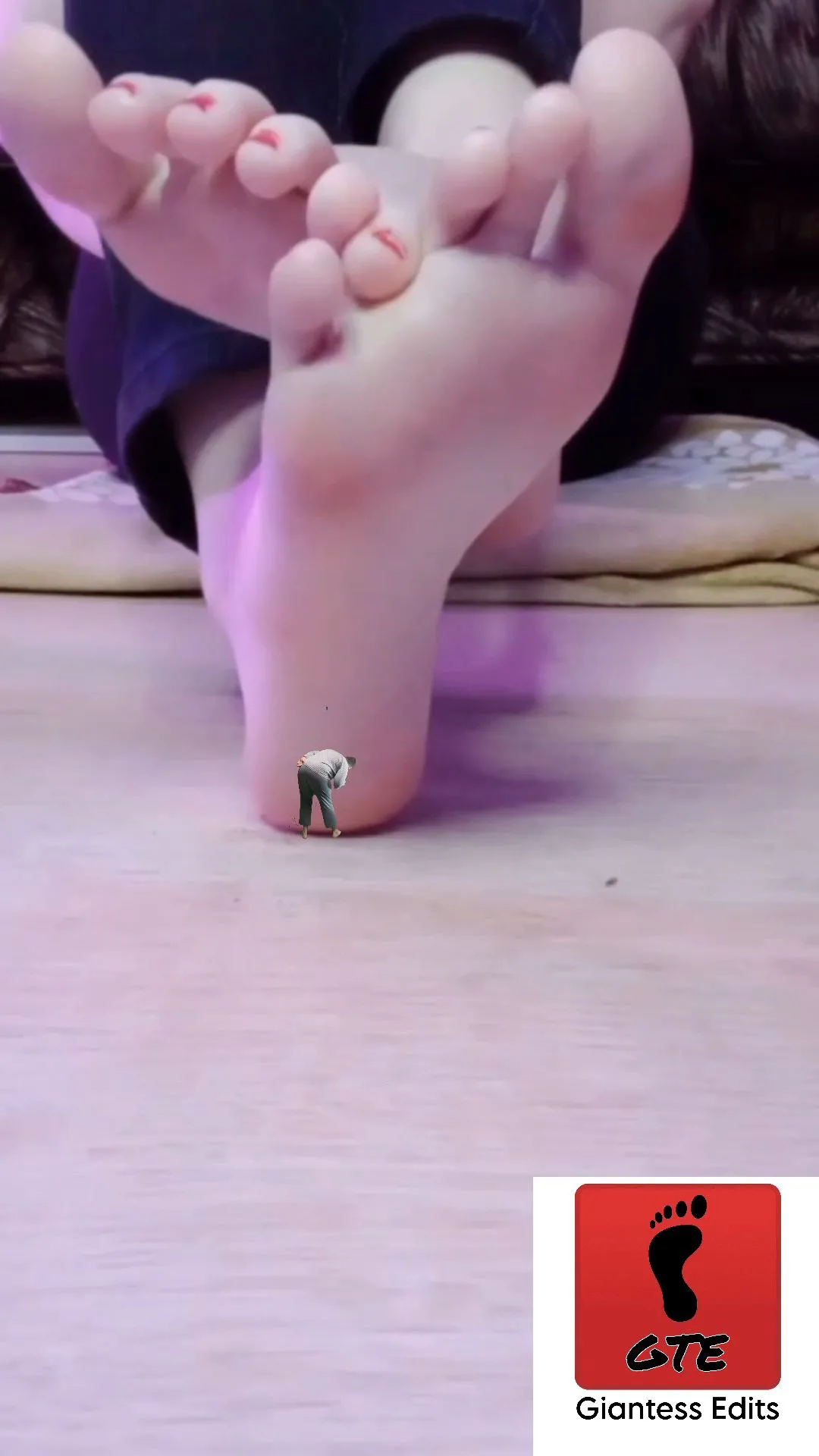 Giantess EditZ – Late Night Foot Rub Sfx