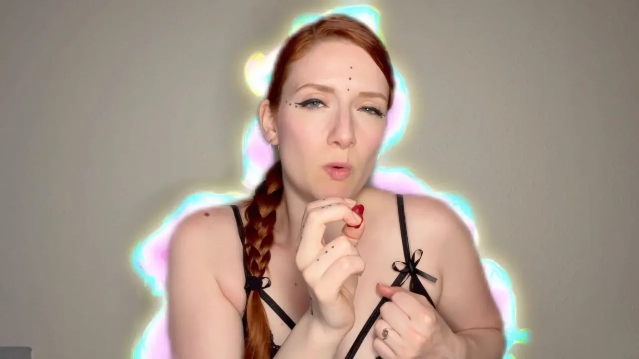 Evelyn Jade – Goddess digests tinies to be more powerful