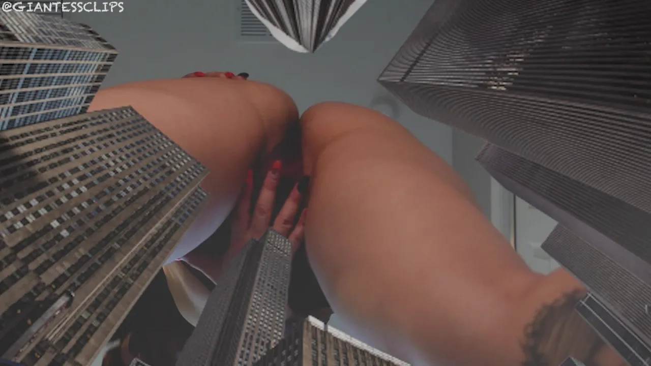 Larger Than Life – Mia Hope In Tiny Tampa Giantess