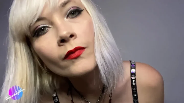 Miss Melancholy Moe – Mirror Munchie