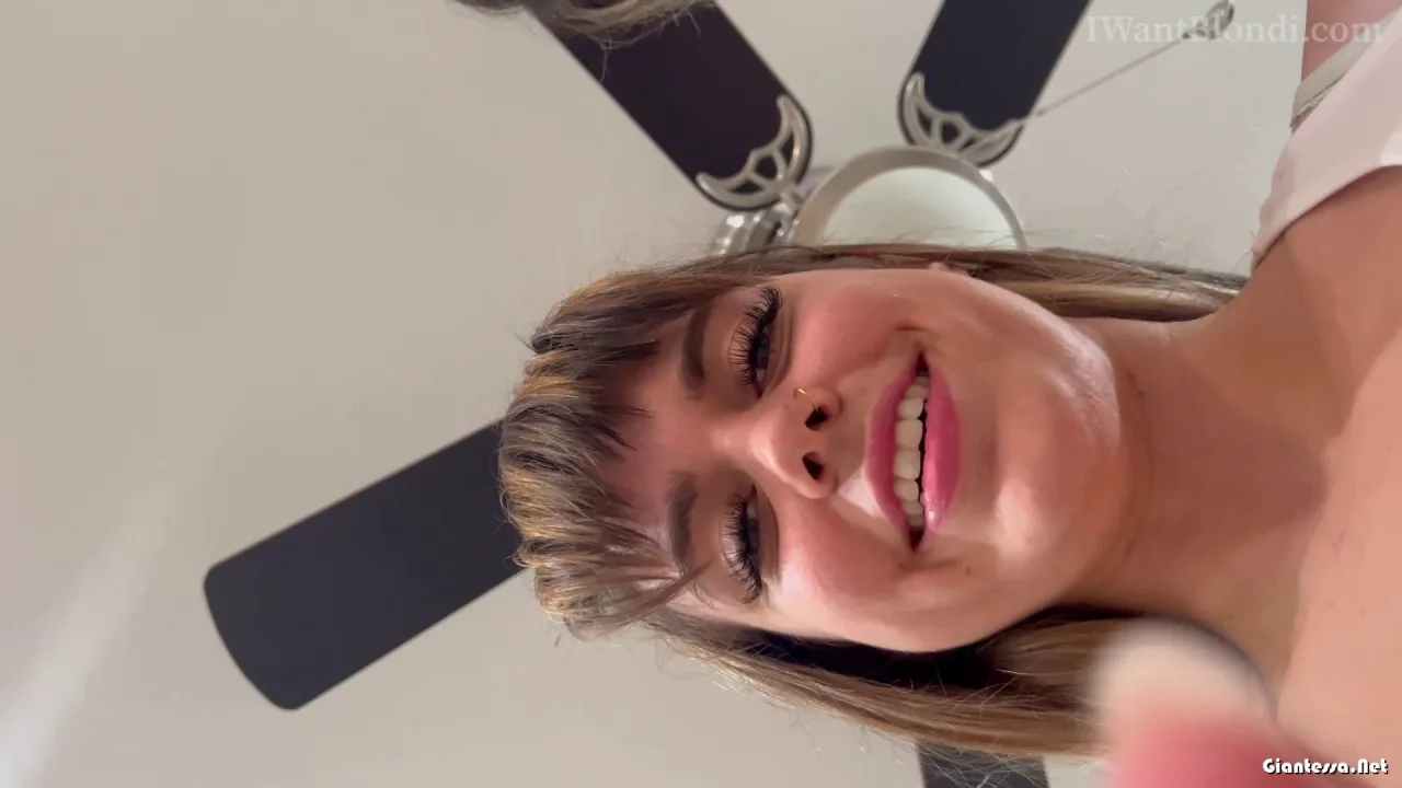 Iwantblondi – Blondi  Tasha Giantess Lesbian Swallow