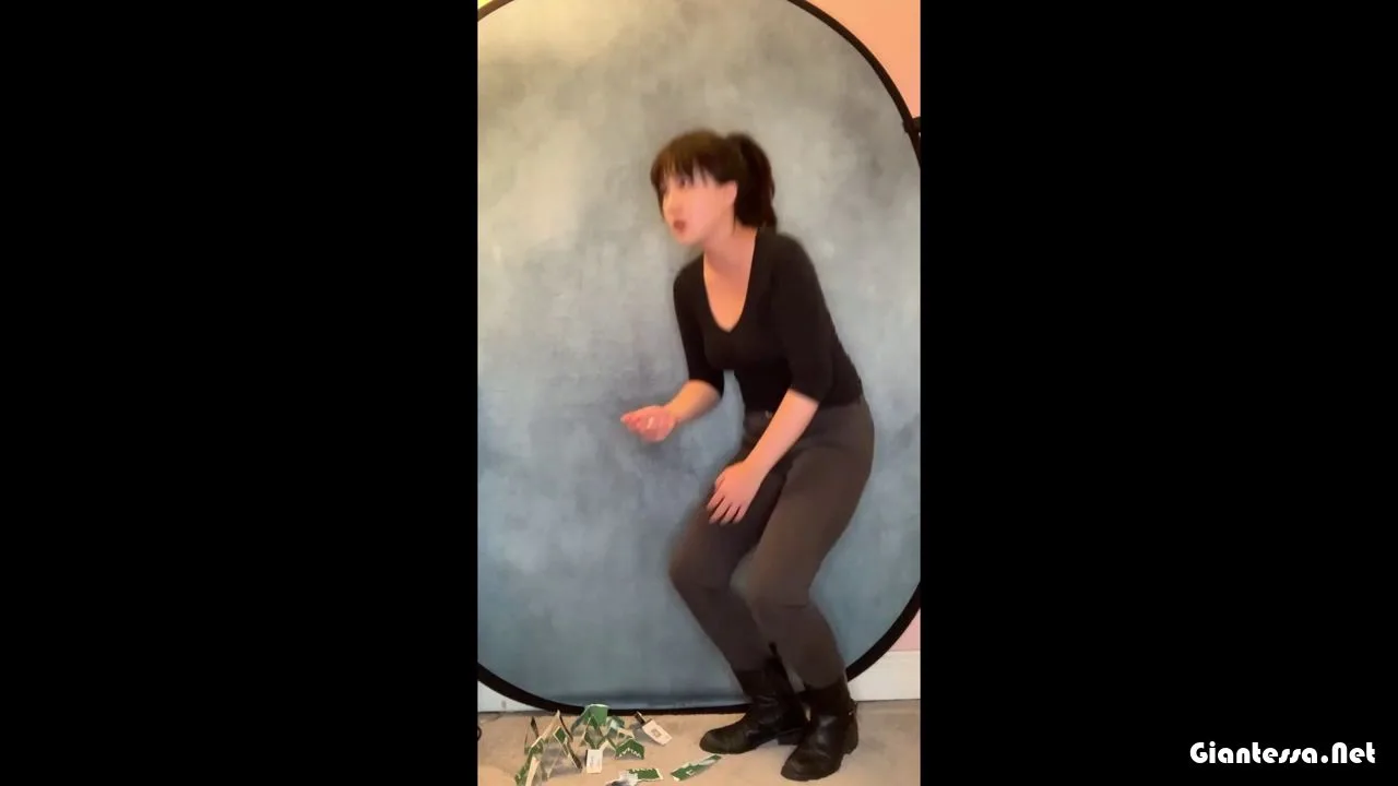 Foragers Giantess – Olive Stumbles Across A Tiny Town