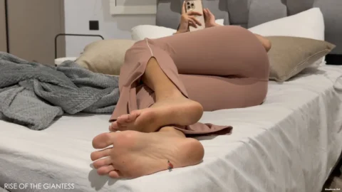 Rise Of The Giantess – CRUSHING IN PINK Andrea 4K
